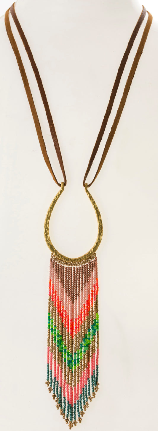 Collar Largo Austable con Metal, Piel y Chaquiras Checas.